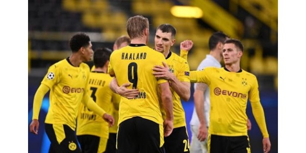 Borussia Dortmund prøver å gå videre til topp fire i Bundesliga i de fire siste rundene